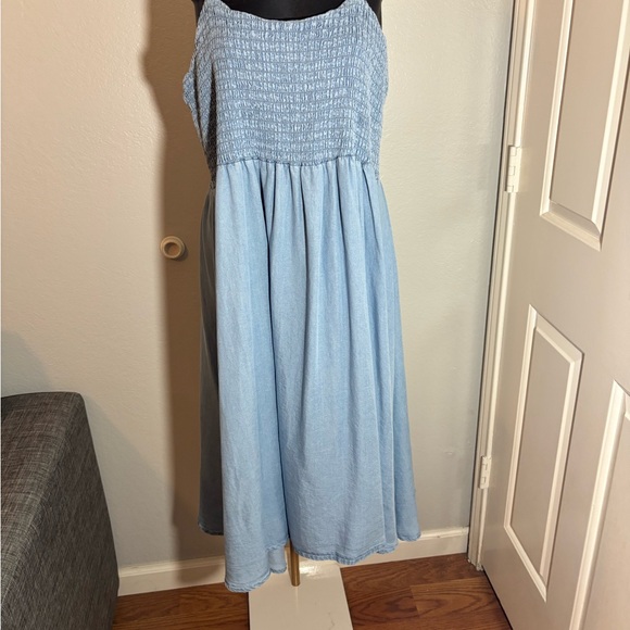Elegant Light Blue Midi Dress - Picture 1 of 8